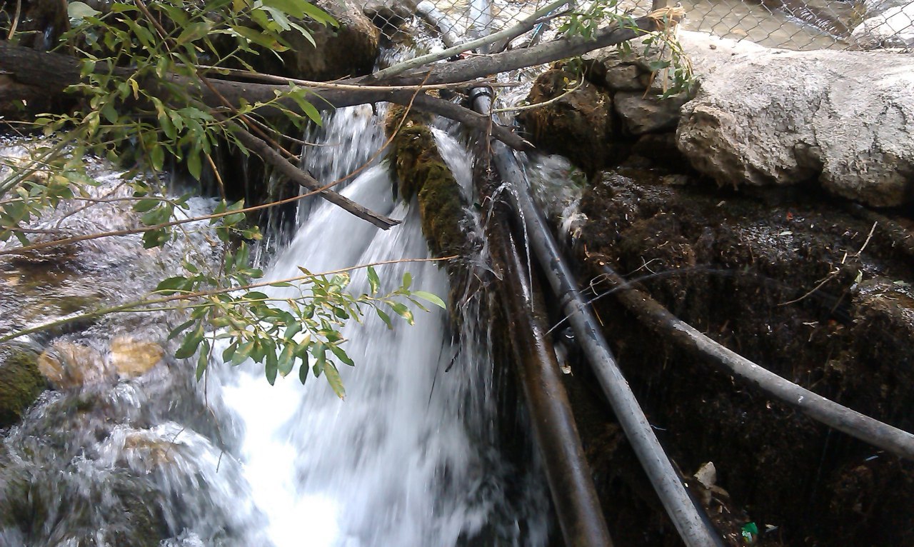 طبیعت آب درمانی  در آبشار ارجمند فیروزکوه ورسه خواران   