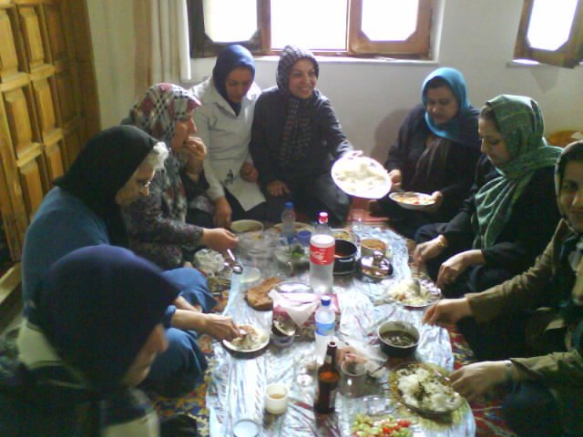  اردوی گروه درمانی راز شاد زیستن در مازندران  منطقه سنگچال